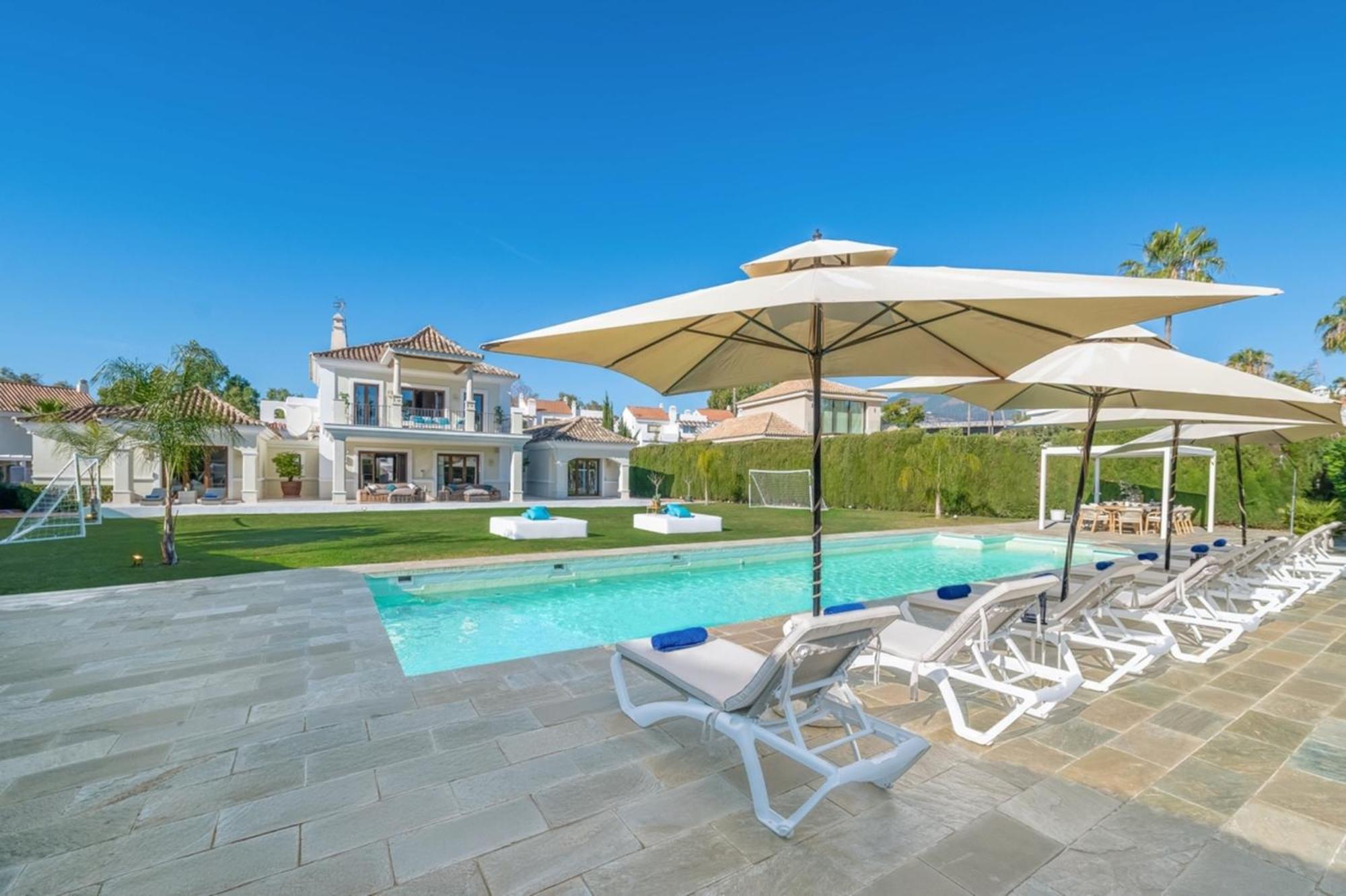 Villa Vacation I Milka, Frontline Golf, Giant Private Heated Pool, Close To High-end Restaurants, 8min Puerto Banus, Cine *