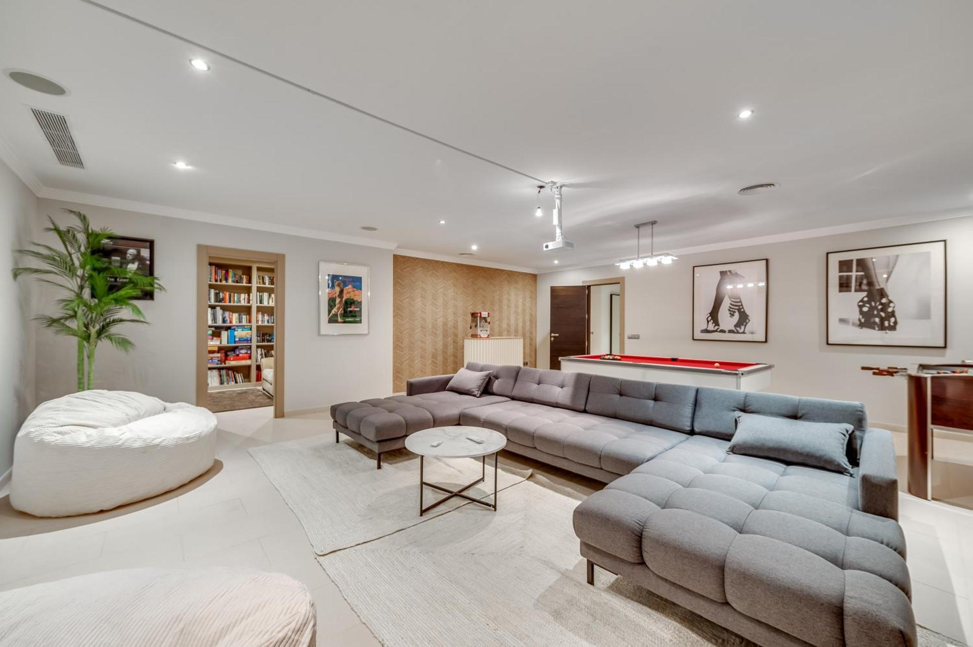 Villa Vacation I Milka, Frontline Golf, Giant Private Heated Pool, Close To High-end Restaurants, 8min Puerto Banus, Cine