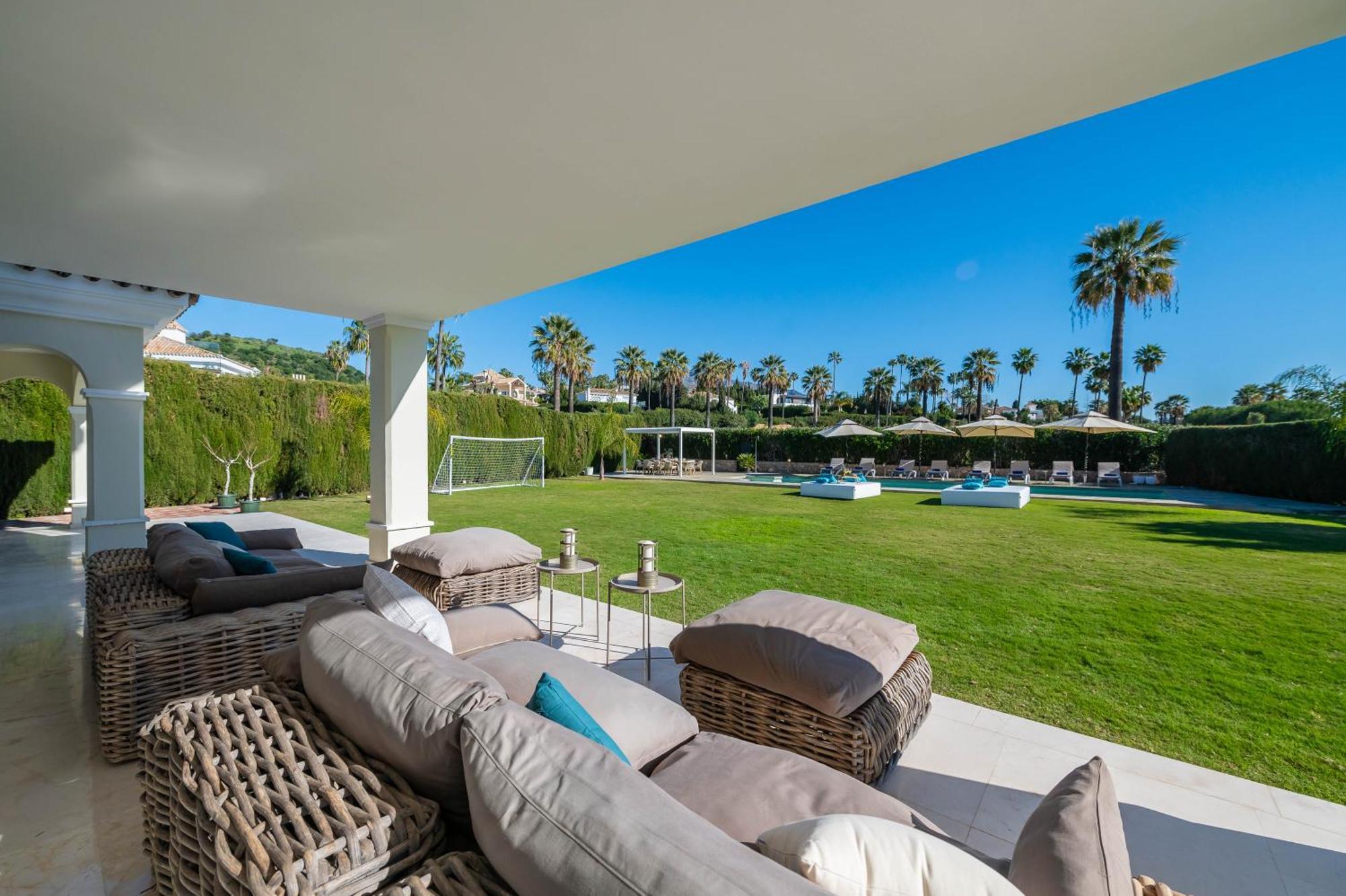 Villa Vacation I Milka, Frontline Golf, Giant Private Heated Pool, Close To High-end Restaurants, 8min Puerto Banus, Cine Marbella
