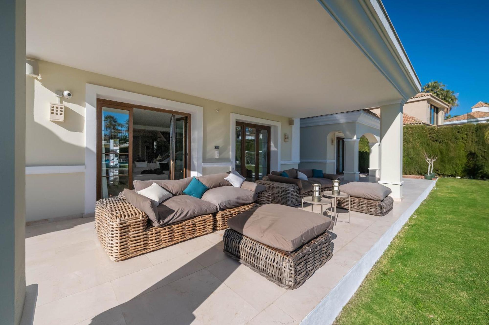 Villa Vacation I Milka, Frontline Golf, Giant Private Heated Pool, Close To High-end Restaurants, 8min Puerto Banus, Cine Marbella