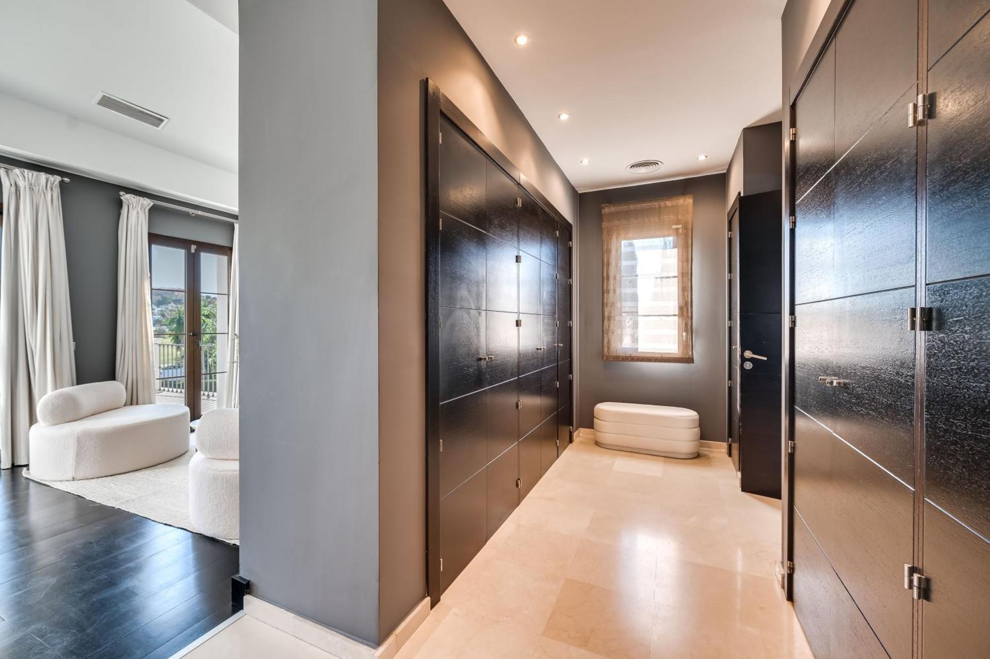 Vacation I Milka, Frontline Golf, Giant Private Heated Pool, Close To High-end Restaurants, 8min Puerto Banus, Cine Villa Marbella