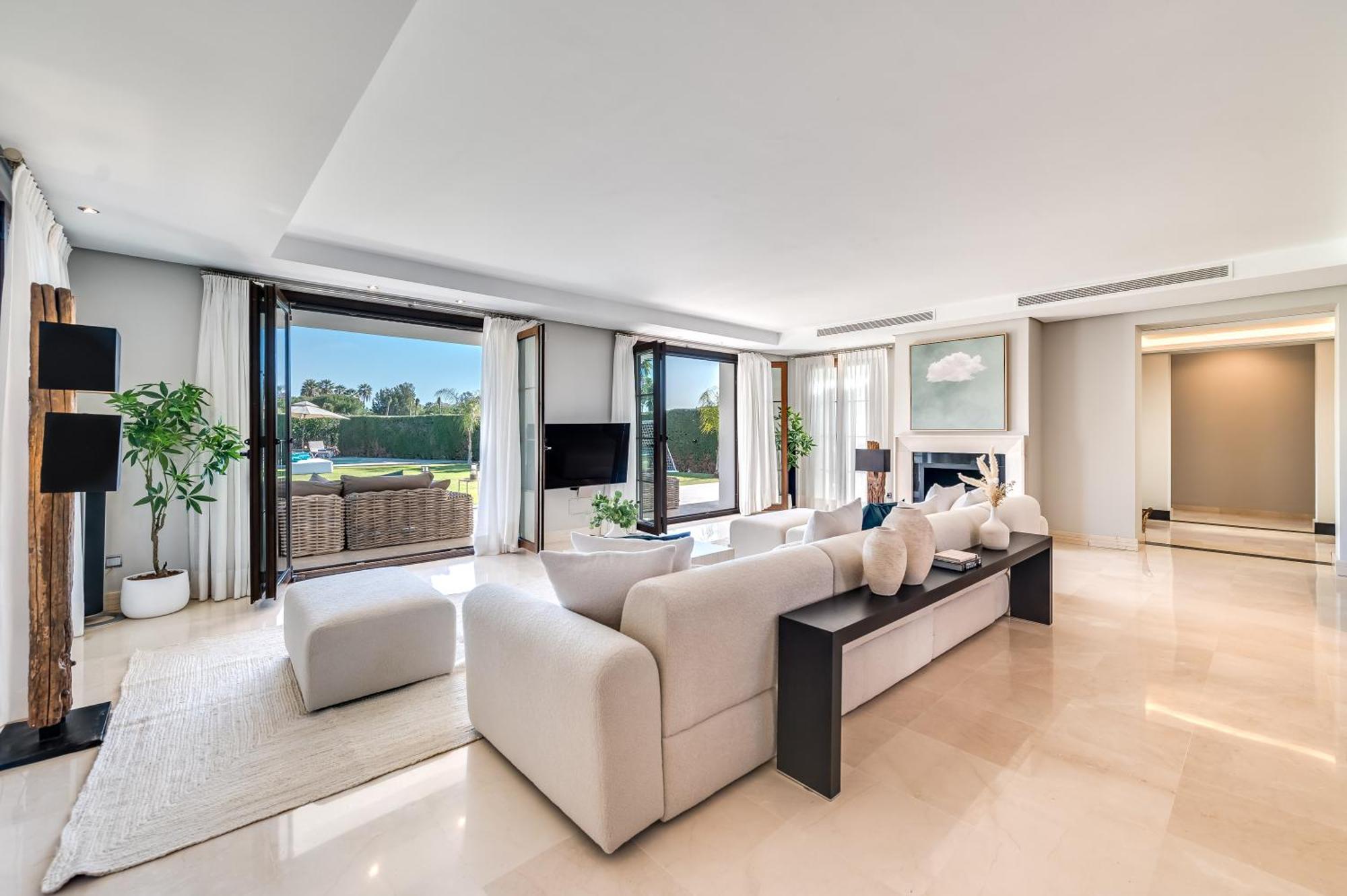 Villa Vacation I Milka, Frontline Golf, Giant Private Heated Pool, Close To High-end Restaurants, 8min Puerto Banus, Cine Marbella