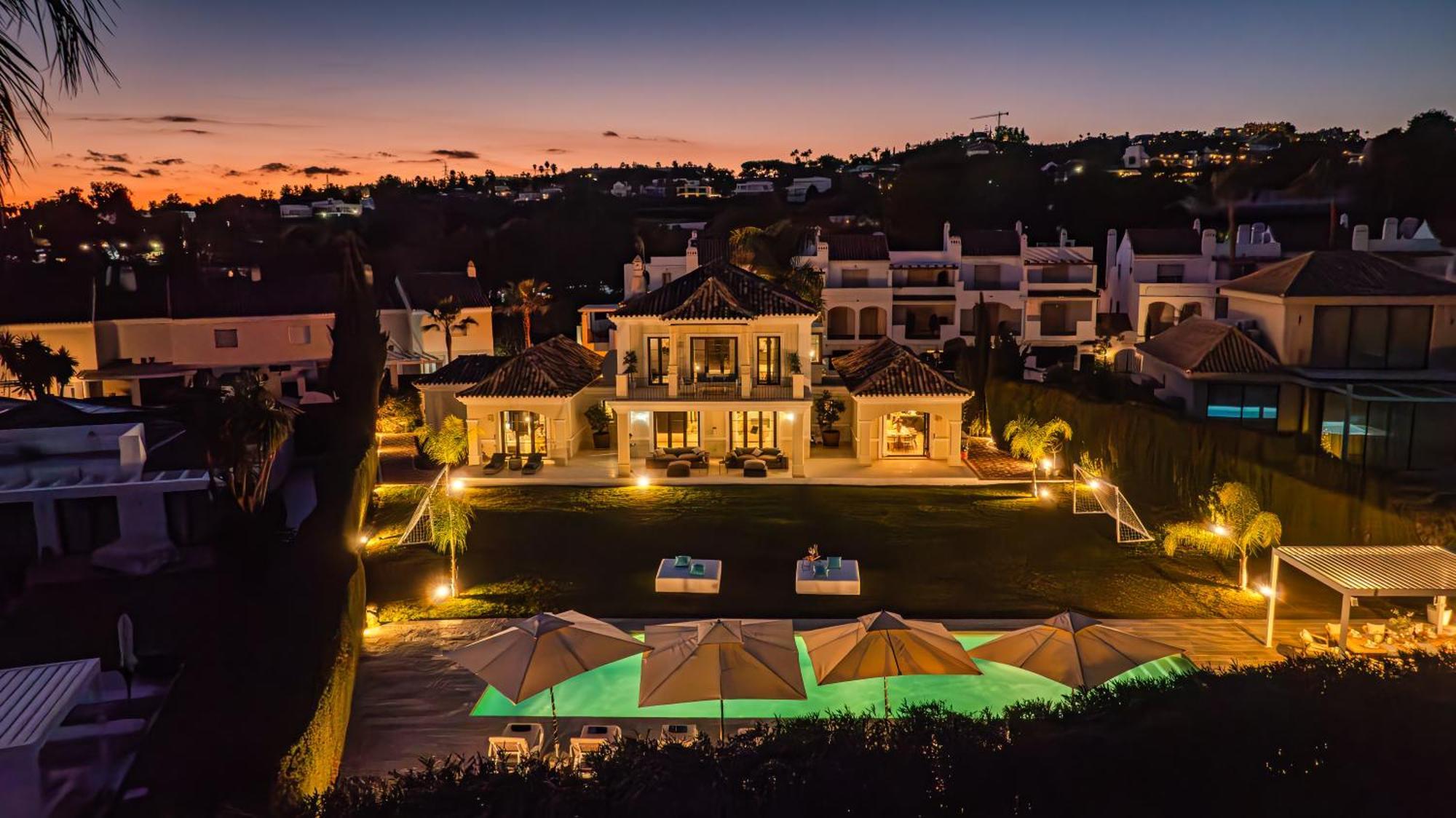 Villa Vacation I Milka, Frontline Golf, Giant Private Heated Pool, Close To High-end Restaurants, 8min Puerto Banus, Cine Marbella