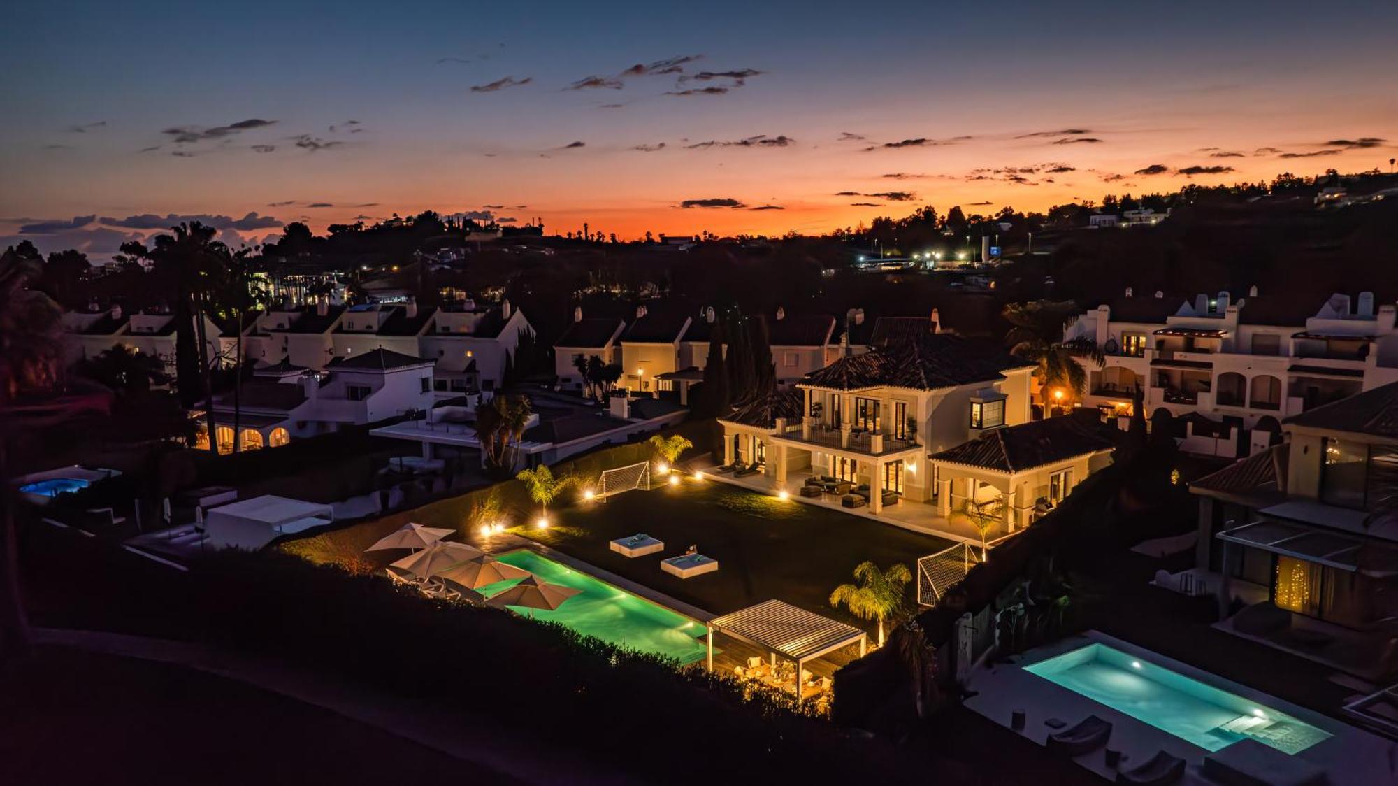 Vacation I Milka, Frontline Golf, Giant Private Heated Pool, Close To High-end Restaurants, 8min Puerto Banus, Cine