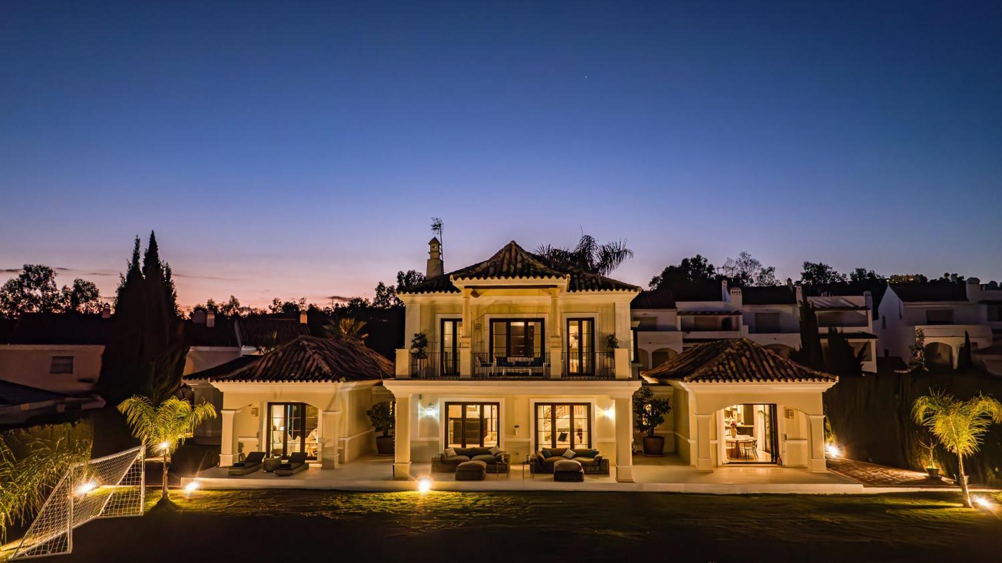 Villa Vacation I Milka, Frontline Golf, Giant Private Heated Pool, Close To High-end Restaurants, 8min Puerto Banus, Cine