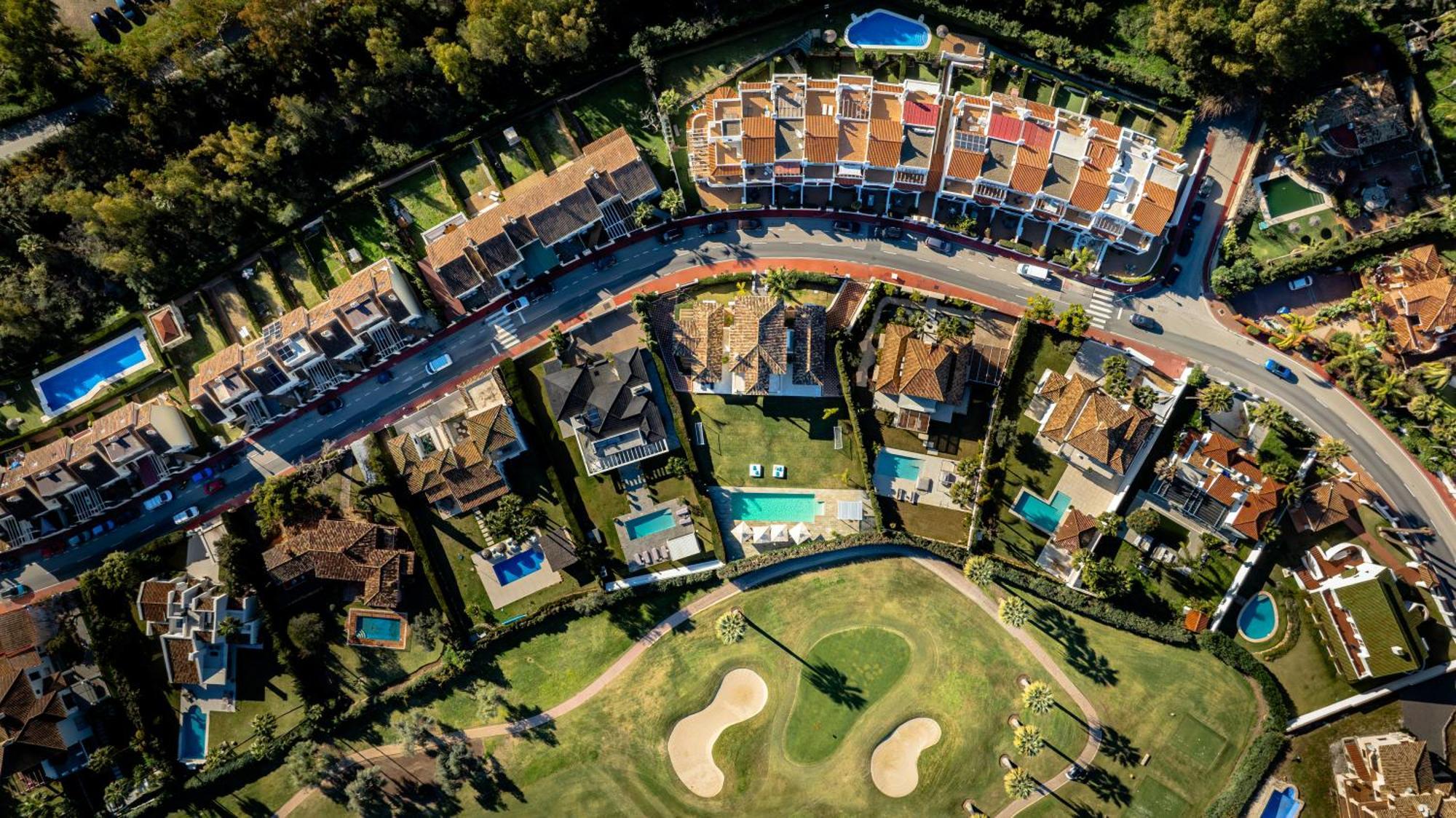 Villa Vacation I Milka, Frontline Golf, Giant Private Heated Pool, Close To High-end Restaurants, 8min Puerto Banus, Cine Marbella