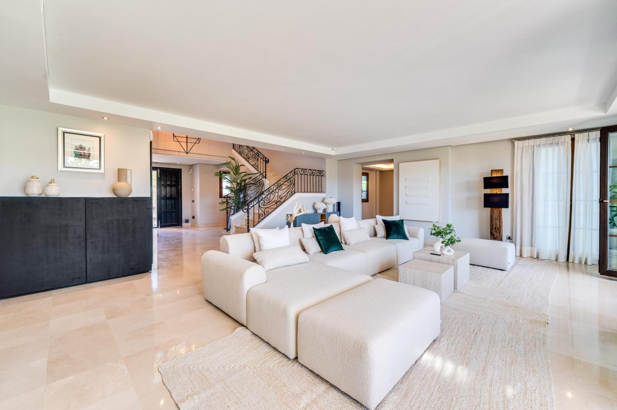 Vacation I Milka, Frontline Golf, Giant Private Heated Pool, Close To High-end Restaurants, 8min Puerto Banus, Cine Villa
